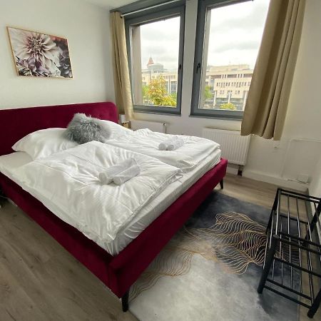 Urbansuites - Modern & Zentral In Der City - Dein Zuhause In Stuttgart Bagian luar foto