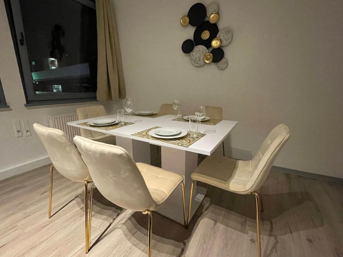 Urbansuites - Modern & Zentral In Der City - Dein Zuhause In Stuttgart Bagian luar foto