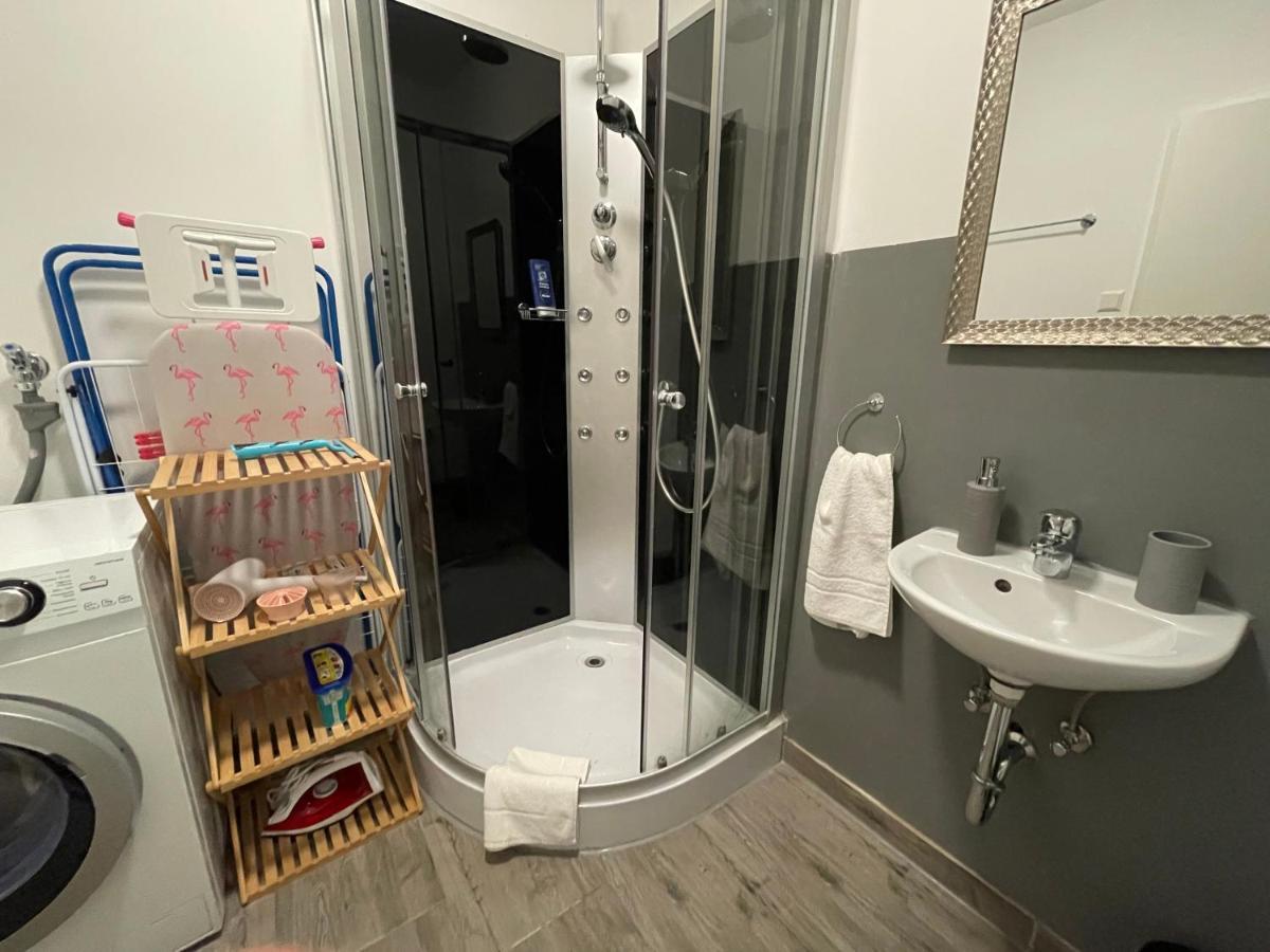 Urbansuites - Modern & Zentral In Der City - Dein Zuhause In Stuttgart Bagian luar foto