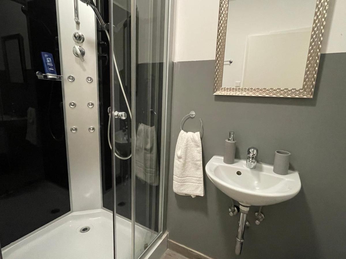 Urbansuites - Modern & Zentral In Der City - Dein Zuhause In Stuttgart Bagian luar foto