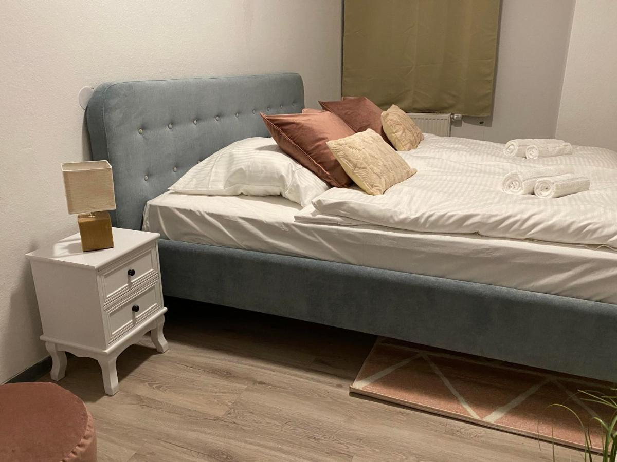 Urbansuites - Modern & Zentral In Der City - Dein Zuhause In Stuttgart Bagian luar foto