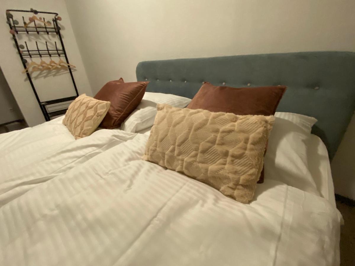 Urbansuites - Modern & Zentral In Der City - Dein Zuhause In Stuttgart Bagian luar foto