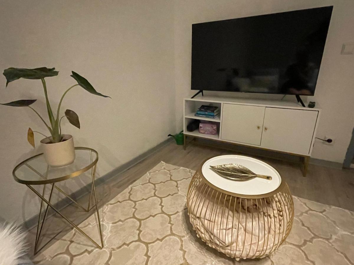 Urbansuites - Modern & Zentral In Der City - Dein Zuhause In Stuttgart Bagian luar foto