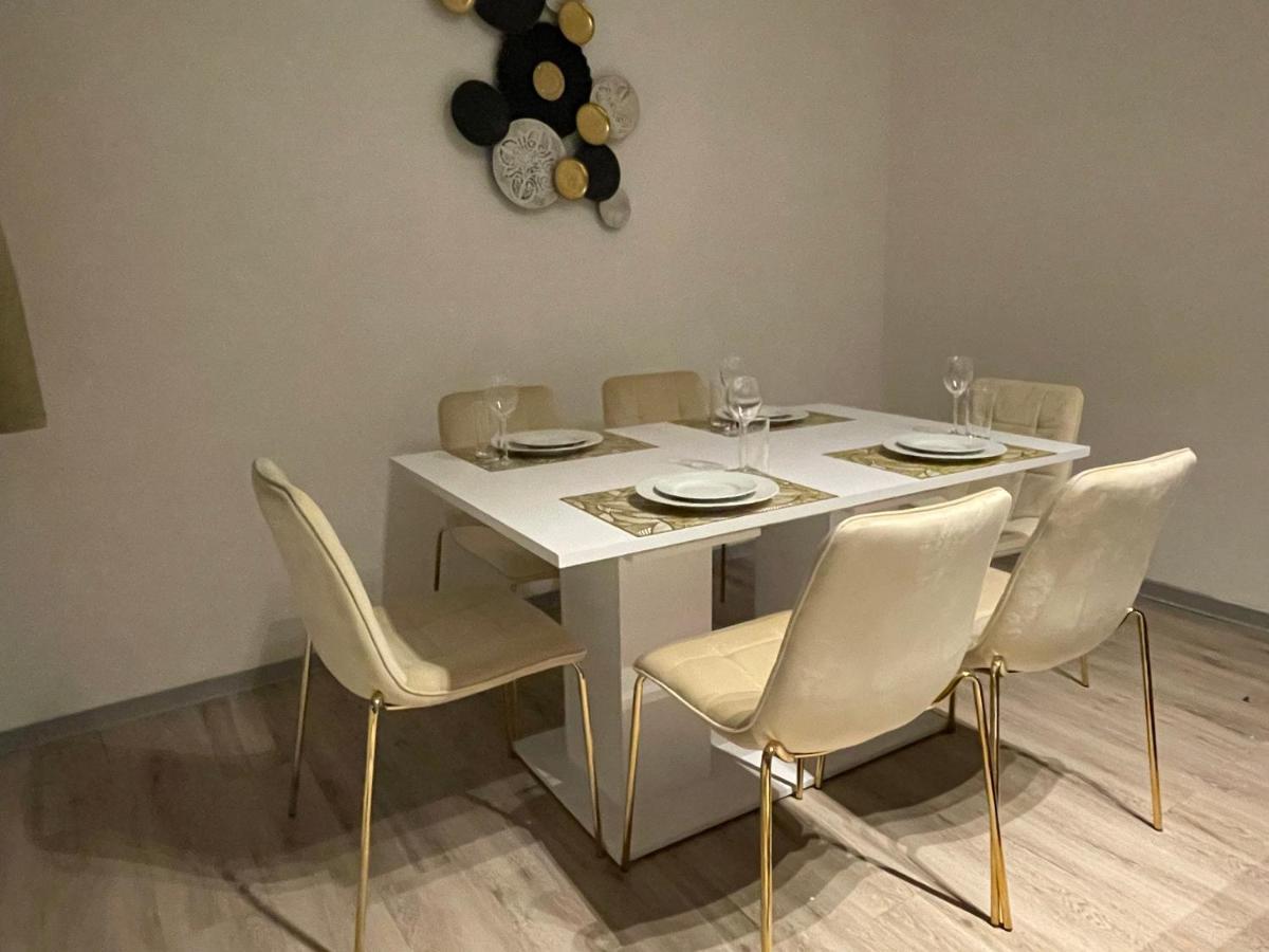 Urbansuites - Modern & Zentral In Der City - Dein Zuhause In Stuttgart Bagian luar foto
