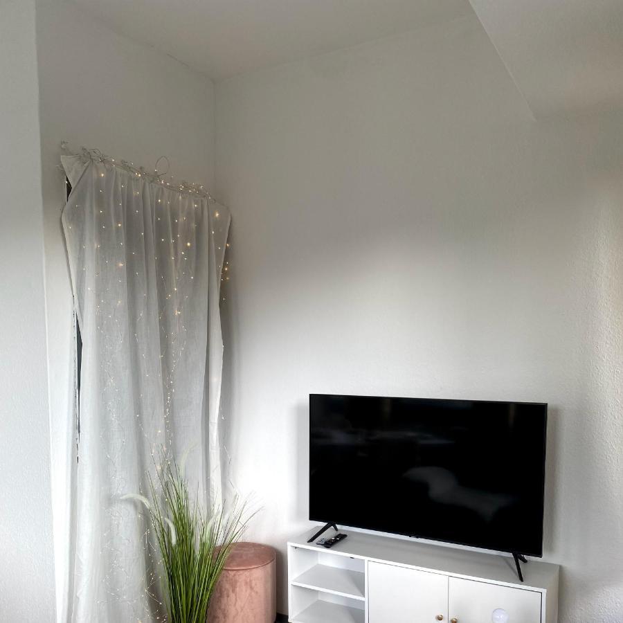 Urbansuites - Modern & Zentral In Der City - Dein Zuhause In Stuttgart Bagian luar foto